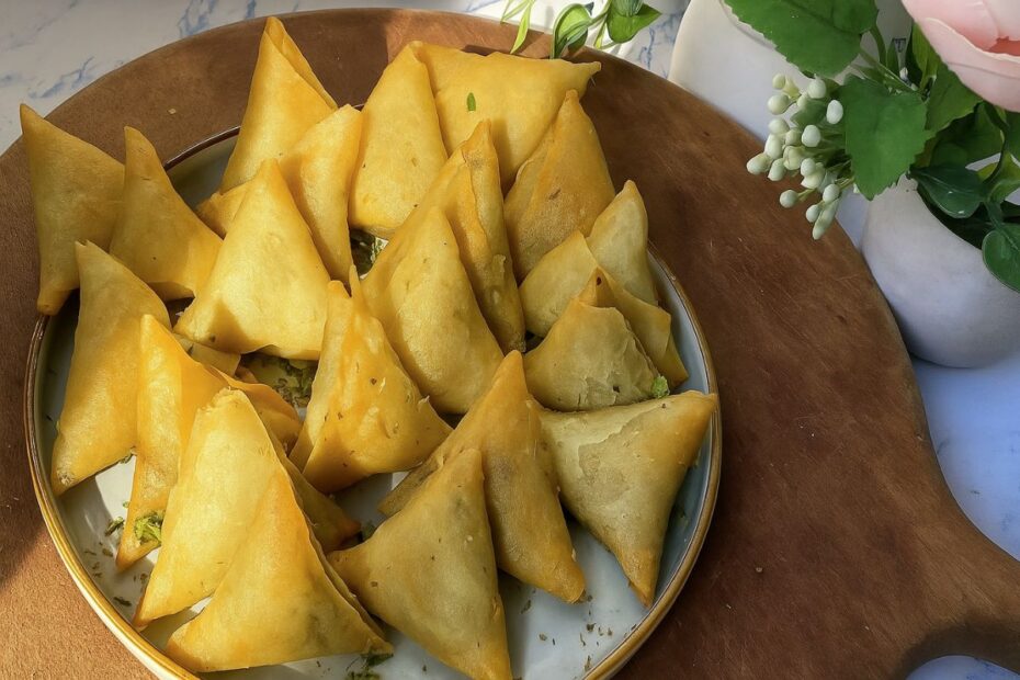 7 Motivos para se Apaixonar por Estas Chamussas de Carne Moída Crocantes e Saborosas